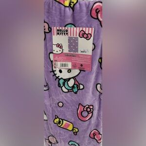 NWT HELLO KITTY Silk Plush Throw Blanket 50” x 70” Purple Candy